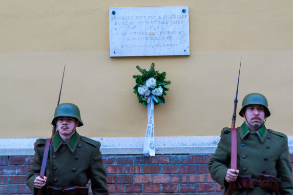 Emlékezés az egri Irgalmasrendi Kórház bombázásának áldozataira