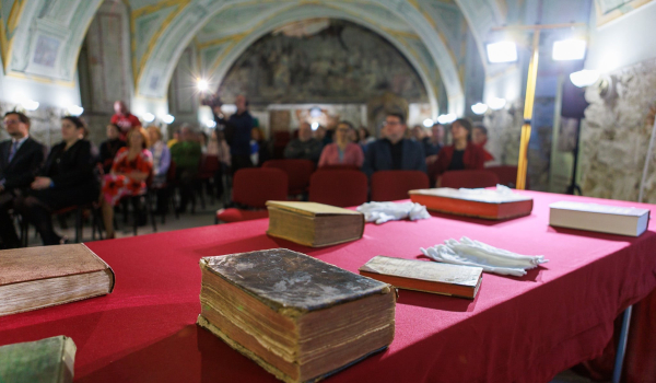 Különleges könyvek bemutatója a Markhot Ferenc Kórházban