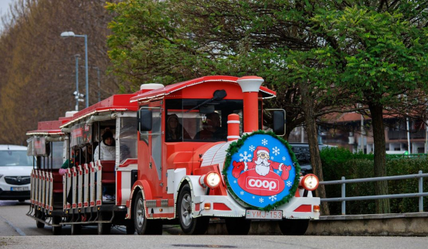  Coop Mikulás vonat zakatolt a kórház udvarán!