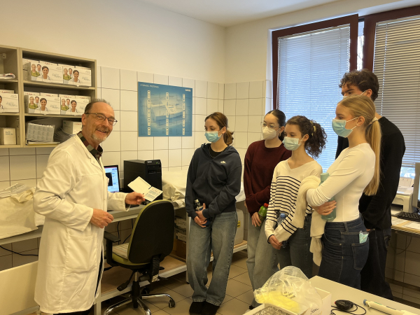 A Nemzeti Tudósképző Akadémia egri diákjai látogattak kórházunkba