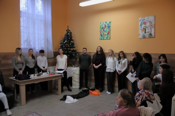 ADVENTI MŰSOR A HOSPICE OSZTÁLYON