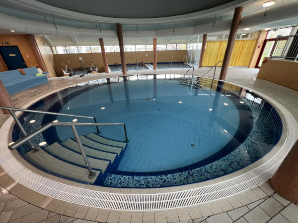 Megújult a radonos medence a Reumatológiai Osztály és Gyógyfürdő területén