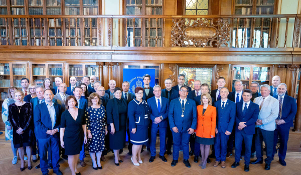 Együttműködés a Semmelweis Egyetem és a hazai kórházak között a betegellátás és a szakorvosképzés fejlesztéséért