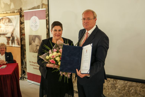Átvette a kinevezési okmányokat