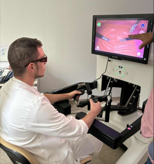 Tesztelés alatt a Versius sebészeti robot!